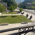 Hotel Rireyiana *