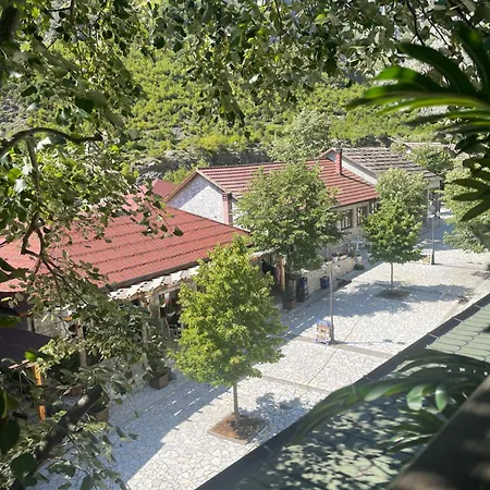 Rireyiana Hotel *