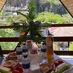 Rireyiana * Tamare